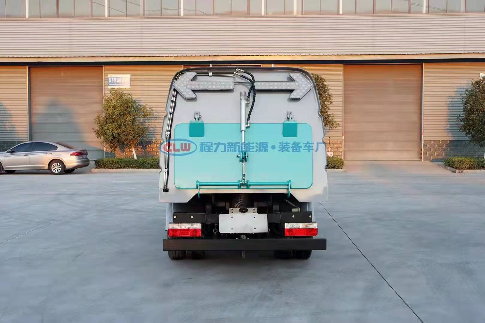 東風(fēng)途逸純電動(dòng)掃路車(chē)