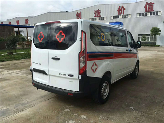 福特全順短軸低頂救護(hù)車