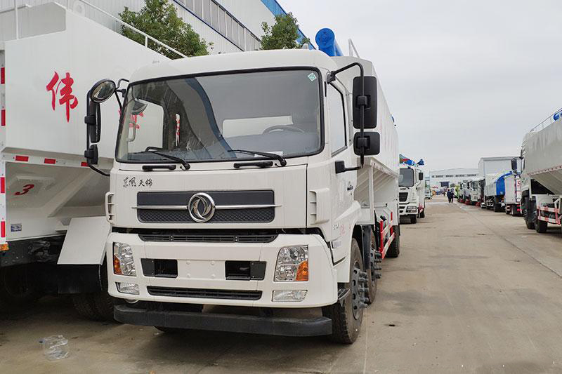 東風(fēng)天錦小三軸散裝飼料運(yùn)輸車