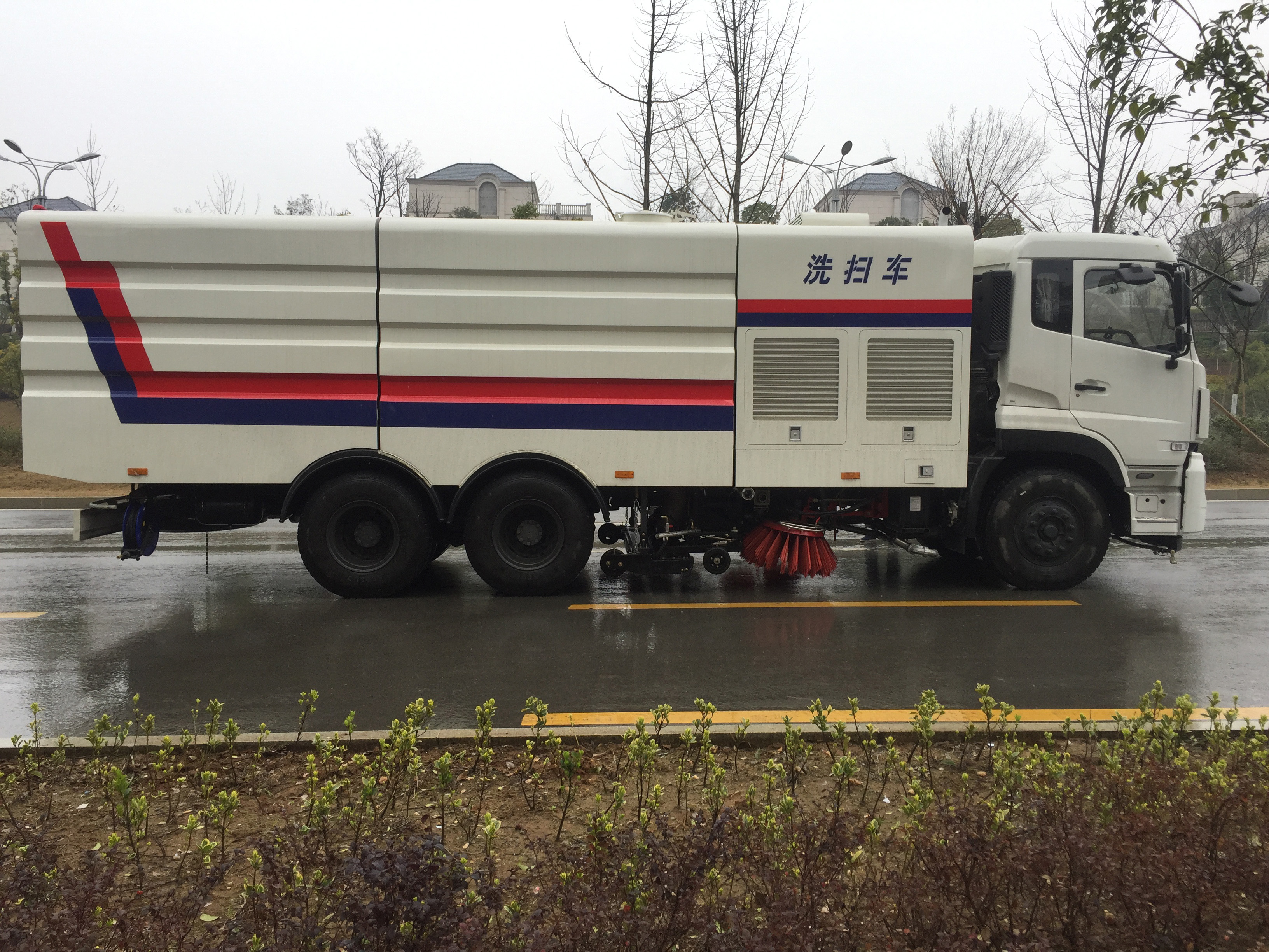 東風(fēng)天龍大型洗掃車(chē)塵箱9方/水箱13方